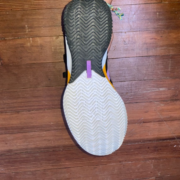 Nike LeBron Soldier 13( yellow and purple) - Picture 4 of 4